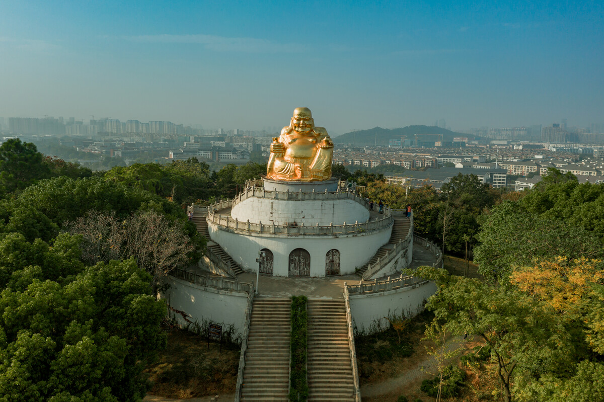 Grande Buddha Dorato sul monte Shangfang a Suzhou - Chen Chong